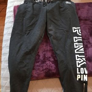 Leggings with zipper ankle detail